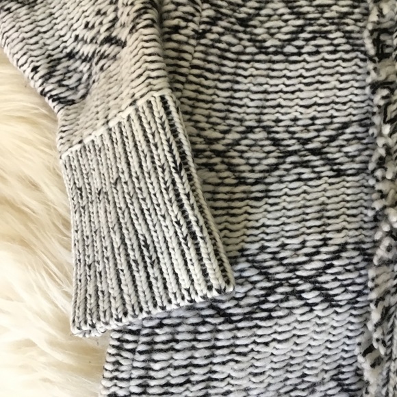 Gap XS Black & White Fringe Open Front Sweater - Picture 7 of 8